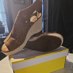 EUC WOMEN'S LIZ CLAIBORNE SIZE 7 ESPADRILLE